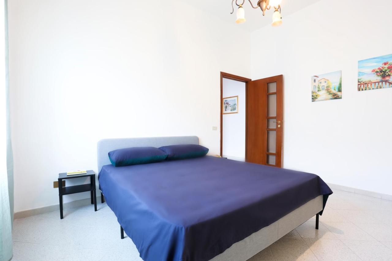 Bright Apartment Near The Sea With Parking Salerno Buitenkant foto