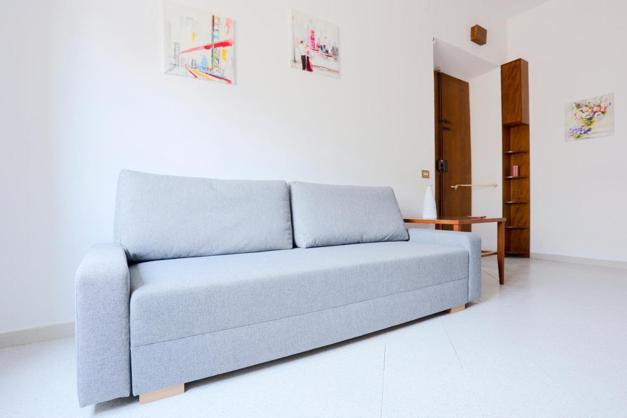 Bright Apartment Near The Sea With Parking Salerno Buitenkant foto