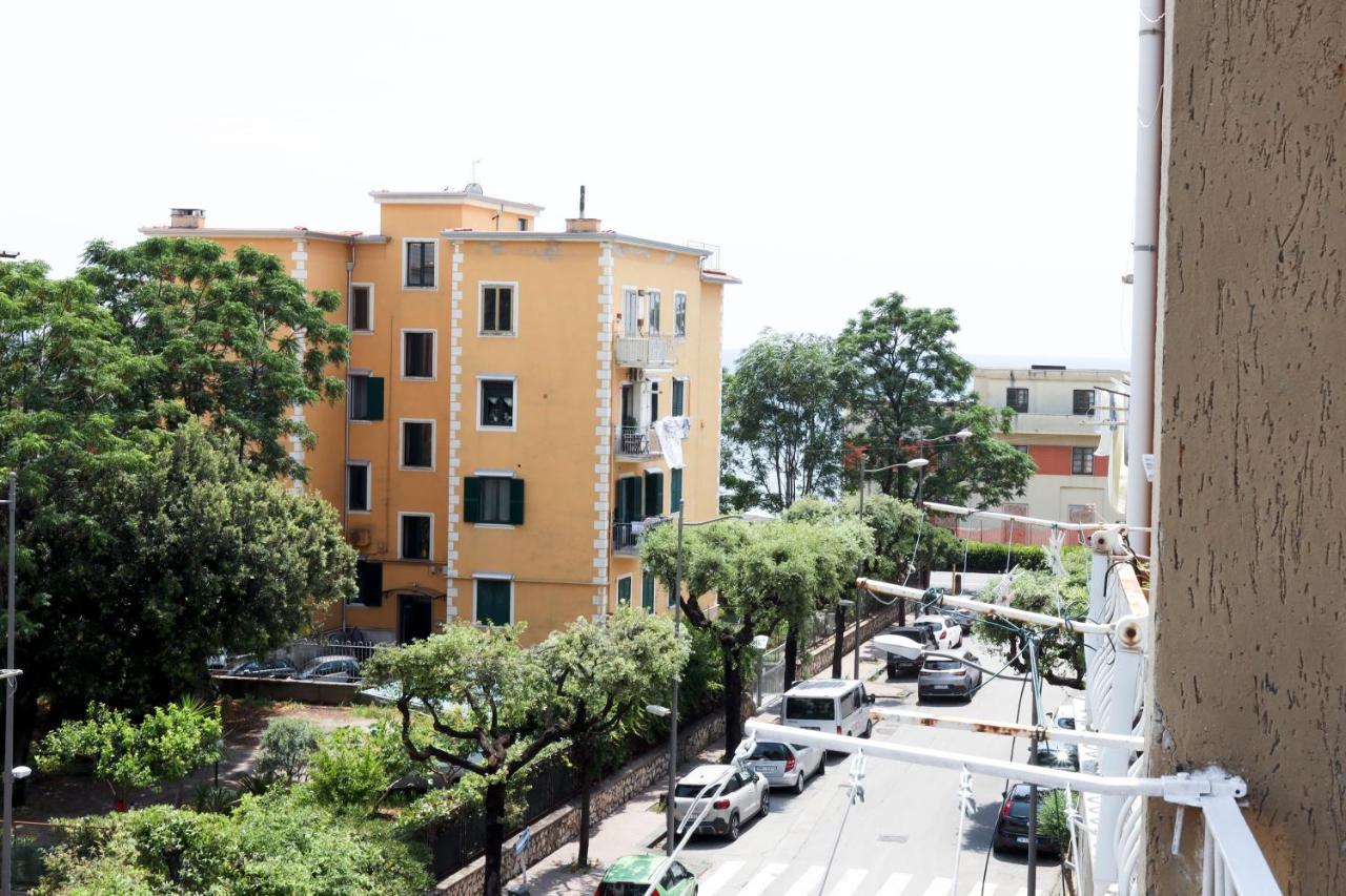 Bright Apartment Near The Sea With Parking Salerno Buitenkant foto