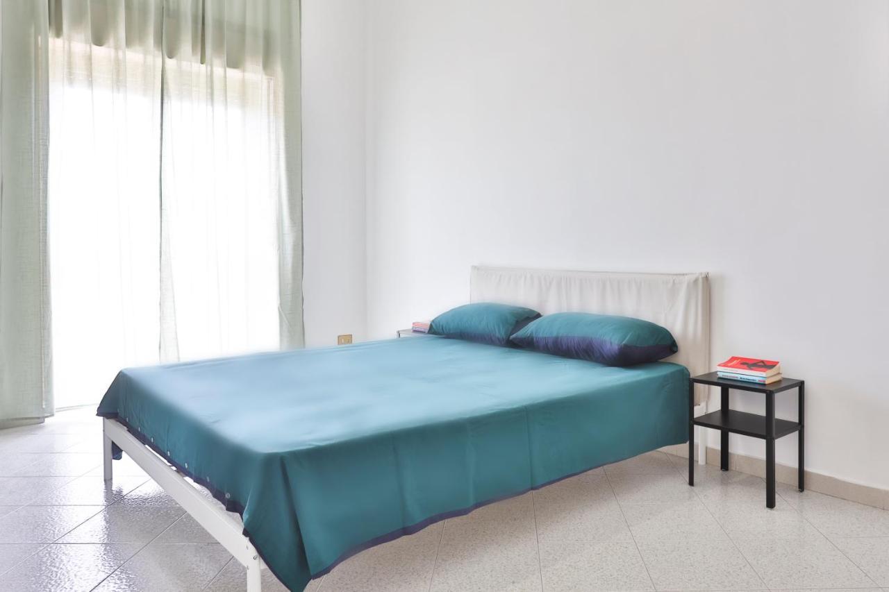 Bright Apartment Near The Sea With Parking Salerno Buitenkant foto