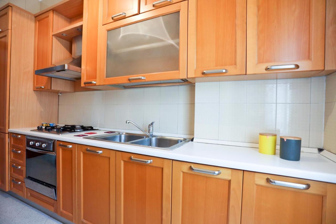 Bright Apartment Near The Sea With Parking Salerno Buitenkant foto
