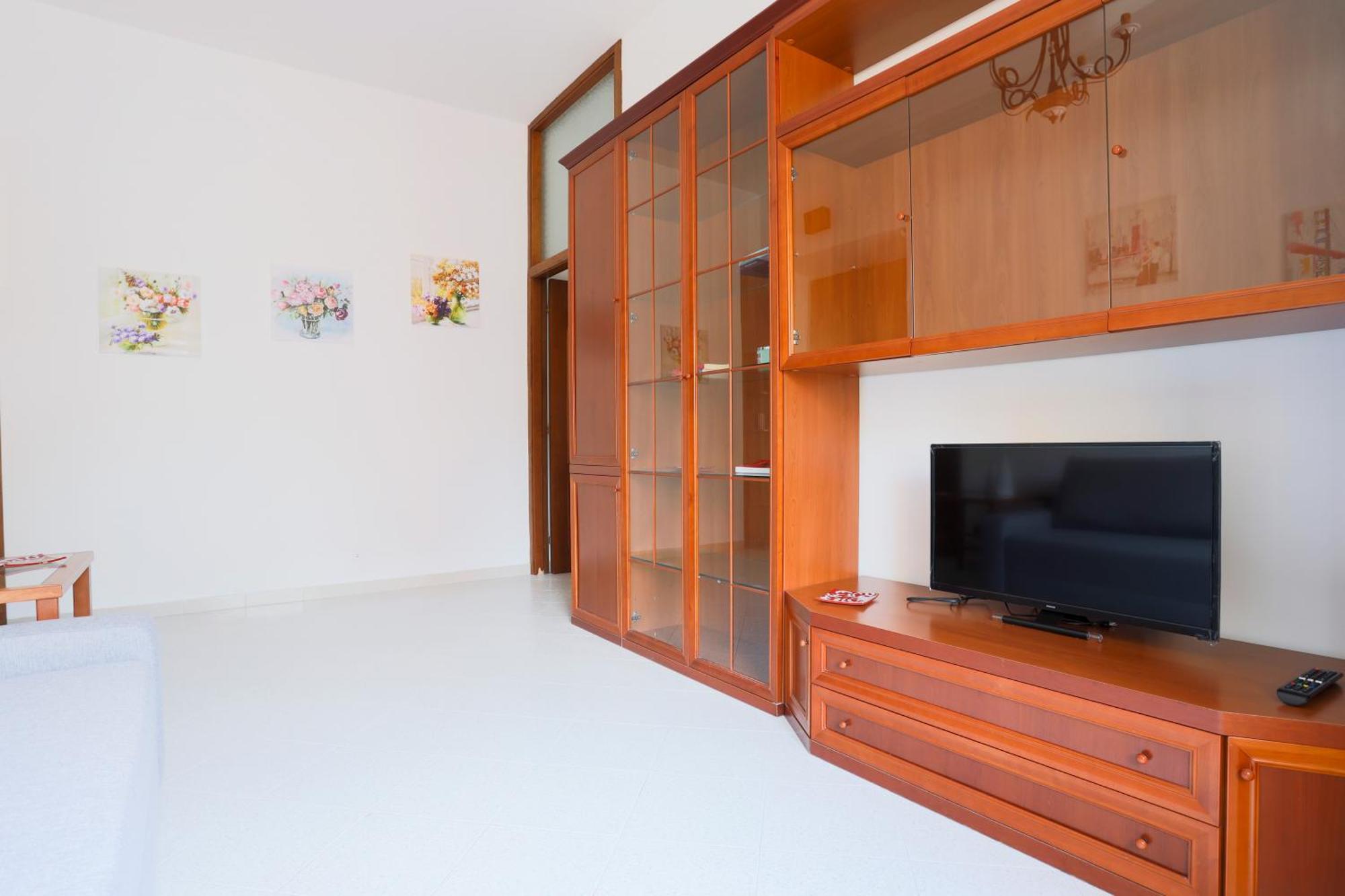 Bright Apartment Near The Sea With Parking Salerno Buitenkant foto