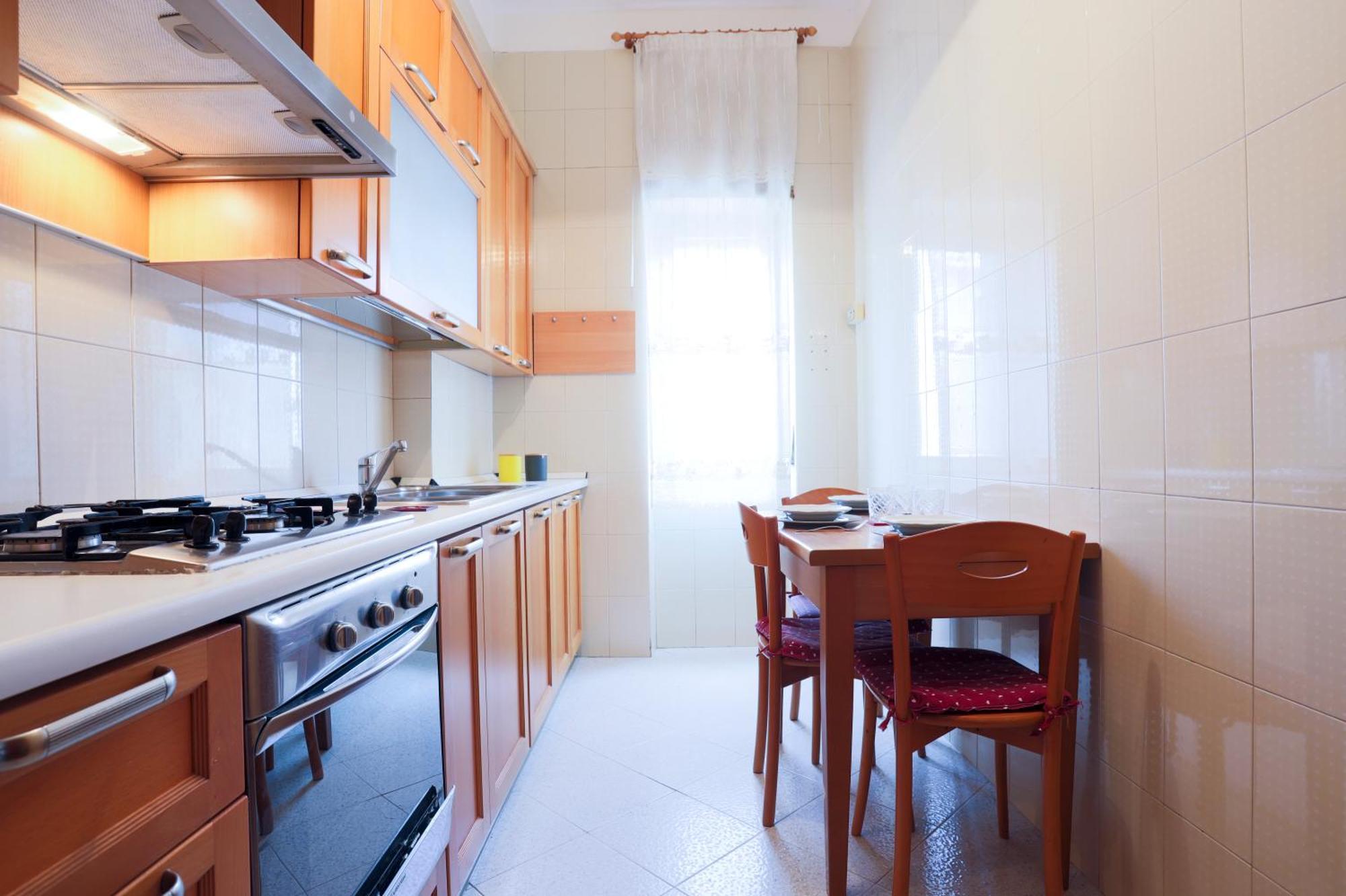 Bright Apartment Near The Sea With Parking Salerno Buitenkant foto