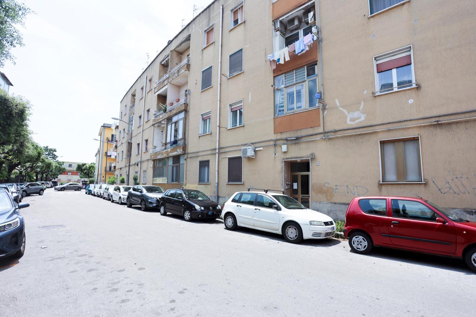 Bright Apartment Near The Sea With Parking Salerno Buitenkant foto